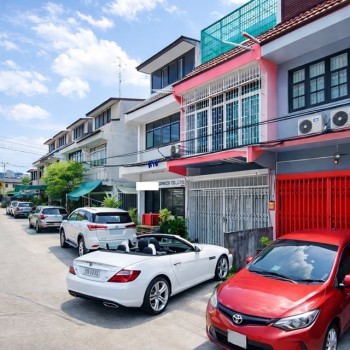 โฮมออฟฟิศ 3 ชั้น 3 ห้องนอน 3 ห้องน้ำ ใกล้เซ็นทรัล พระราม 3 เพียง 1.4 กม. ใกล้ตลาดรุ่งเจริญ 700 ม.จุด