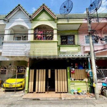ขายด่วน ทาวน์เฮ้าส์ หมู่บ้านบัวทองธานี ติดถนนกาญจนาภิเษก เดินทางสะดวก