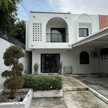 ให้เช่าบ้านเดี่ยว 2 ชั้น 65 ตรว. พร้อมเฟอร์นิเจอร์ หมู่บ้านเมืองทอง 2/1 ซอยพัฒนาการ74 รีโนเวทใหม่