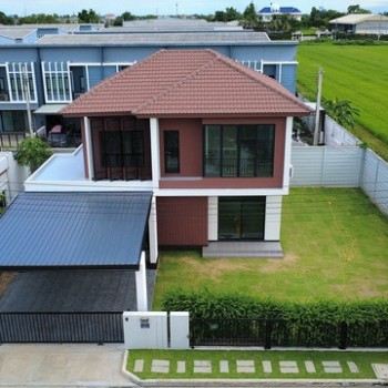 บ้านเดียวแปลงมุม รีโนเวทใหม่ ต่อเติมครบ ใกล้ทางด่วนจตุโชติ 5 ห้องนอน ที่ดินกว่า 86 ตรว.