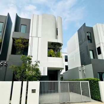ให้เช่าบ้าน Pool Villa 3 ชั้น 250 ตร.ม. ซอยลาดกระบัง 1ก-7 ใกล้สนามบินสุวรรณภูมิ