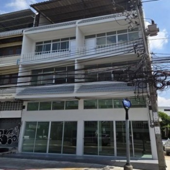 HR 10252 ให้เช่าอาคาร 3 ชั้นครึ่ง+ดาดฟ้ามีหลังคา ห้องหัวมุม ติดถนนเฉลิมพระเกียรติ ร.9 ซอย 5 รีโนเวทใ