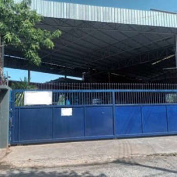 ขายโรงงานพร้อมบ้านศรีราชา พื้นที่ 360 ตรว. โกดังมีขนาด980ตรม. มีบ้าน 2 หลัง พื้นที่สีเหลือง