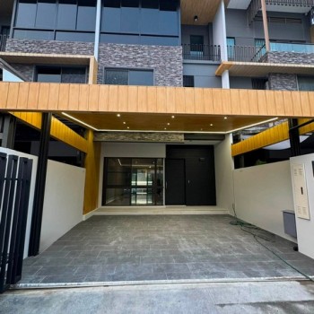 ให้เช่า Luxury Townhome 3 ชั้น 29.9 ตร.ว. The Landmark เอกมัย-รามอินทรา เฟอร์ครบพร้อมอยู่ ใกล้เซ็นทร