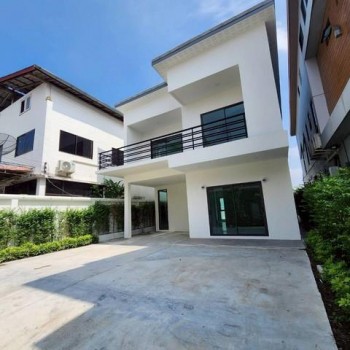 ให้เช่าบ้านเดี่ยว 2 ชั้น 53 ตร.ว. บ้านสร้างใหม่ ซอยสุขุมวิท 93 (ซอยพึ่งมี 29) ใกล้ BTS บางจาก