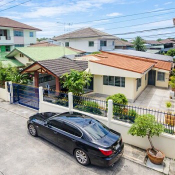 นวมินทร์93-99   ใกล้ฟู้ดแลนด์ นวมินทร์ 700 ม.บ้านเดี่ยวชั้นเดียว 3 นอน 2 น้ำ  54 ตร.ว. 220 ตร.ม.ชอคโ