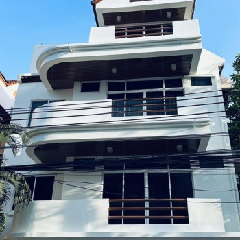 ให้เช่าบ้านเดี่ยว 4 ชั้น 5 ห้องนอน ย่านพร้อมพงษ์ ซอยสุขุมวิท 31 ตกแต่งพร้อมเฟอร์นิเจอร์ ใกล้ BTS พร้
