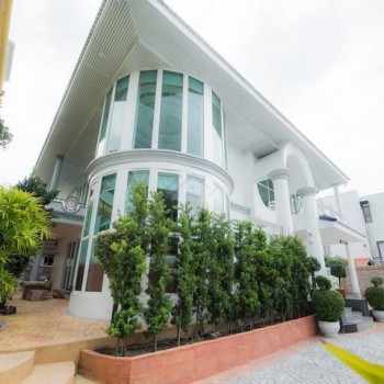 ขายบ้านเดี่ยว 2 ชั้น 244 ตร.ว. ถนนพระราม 9 ซอย 39 สไตล์พูลวิลล่า ใกล้เดอะไนน์