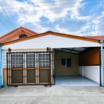 บ้านสวยสไตล์รีสอร์ทรีโนเวทใหม่ทั้งหลัง 100% หมู่บ้านศิลากร พานทอง พื้นที่ 22.5 ตารางวา  2 ห้องนอน1 ห