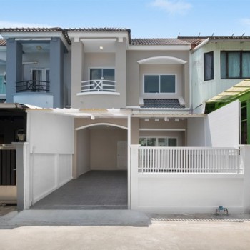 าวน์โฮม 2 ชั้น รีโนเวทใหม่ หมู่บ้านร่มโพธิ์ บางบัวทอง ติดถนนใหญ่ ใกล้สถานีรถไฟฟ้าสี่แยกบางพลู พร้อมอ