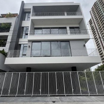ขายโฮมออฟฟิศ 5 ชั้น 60 ตร.ว. ย่านพระราม 9 ซอย 7 พร้อมลิฟท์ สไตล์ Modern Luxury