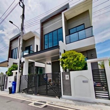 ขายบ้าน 3 ชั้น 4 ห้องนอน โครงการ Tanaphol Property บางนา กม. 10 ใกล้เมกะบางนา