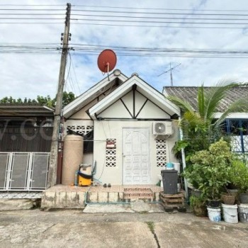 ทาวน์เฮ้าส์ 1 ชั้น หมู่บ้าน ธันยพฤกษ์ คลอง 7 ถนนรังสิตนครนายก