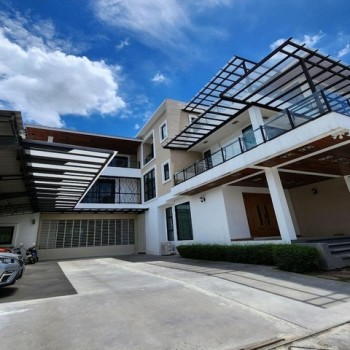 ขายบ้านเดี่ยว 3 ชั้น ขนาด 296 ตรว. สุขุมวิท 101 ซอยปุณณวิถี 27 พร้อมลิฟท์ ใกล้ BTS ปุณณวิถี