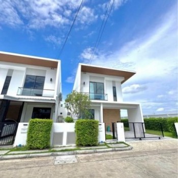 HR 10352 ให้เช่าบ้านแฝดหลังมุม 3 ห้องนอน โคโม่ เบียงก้า บางนา ใกล้เมกะบางนาและวงแหวนกาญจนา