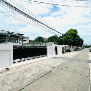 ให้เช่าบ้านเดี่ยว 2 ชั้น 111 ตร.ว. รีโนเวทใหม่ ย่านประชานิเวศน์ 1 ใกล้ตลาดบองมาเช่