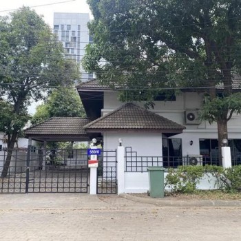 ให้เช่าบ้านเดี่ยว 2 ชั้น 140 ตร.ว. ย่านเลียบด่วน ถ. ประชาอุทิศ ( จดทะเบียนบริษัทได้ )