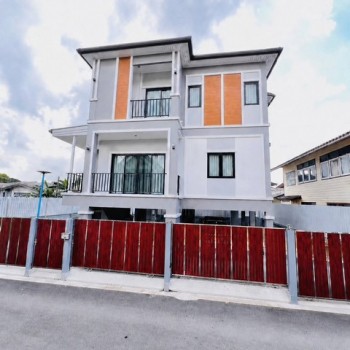 บ้าน บ้านเดี่ยว 3 ชั้น 50 ตรว. บ้านสร้างเอง สภาพใหม่ พัฒนาการ 32 50 ตร.วา 4 ห้องนอน จำนวนชั้น 3 สถาน