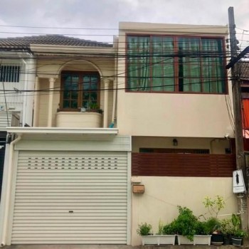 ขายทาวน์เฮ้าส์ 2 ชั้น 30 ตร.ว. หมู่บ้าน อยู่เจริญ ซอยรัชดา 18 ใกล้ MRT ห้วยขวาง
