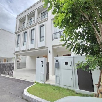 ให้เช่าบ้านเดี่ยว3ชั้นย่านลาดกระบังร่มเกล้า โครงการAERIE Srinakarin Krungthepkreetha บ้านหรูกรุงเทพก