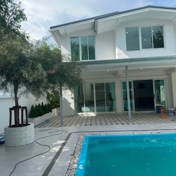 BH4299 ให้เช่าบ้านเดี่ยว Pool Villa ใกล้ BTS อ่อนนุช เพียง 800 เมตร บ้านพร้อมสระว่ายน้ำ เฟอร์นิเจอร์