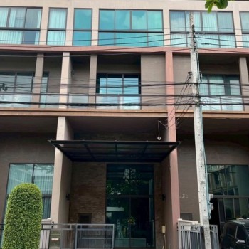 ขายทาวน์โฮม 3.5 ชั้น บ้านกลางเมือง รัชโยธิน พหลโยธิน 34 ใกล้ BTS เสนานิคม 650 เมตร ตกแต่งภายใน Premi