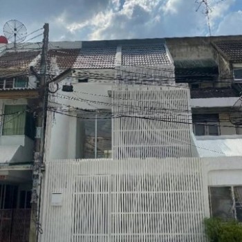 HR 10371 ให้เช่าทาวน์เฮาส์ 3 ชั้น 250 ตรม. 3 ห้องนอน สุขุมวิท 71 ปรีดีพนมยงค์ 42