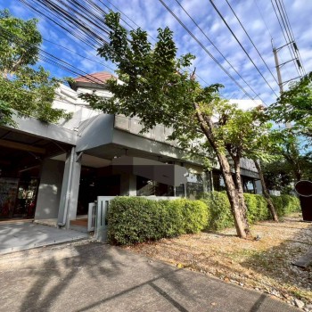 ขายโฮมออฟฟิศ คลินิค ติดถนนเลียบด่วนเอกมัย- รามอินทรา / ลาดพร้าว 73 ขนาดที่ดิน: 132.4 ตร.วา
