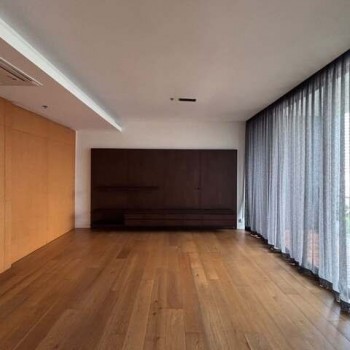 Spacious 3 Bedrooms Residence at Domus 16  2 Bathrooms Unfurnished  Prime Sukhumvit Location  For Re