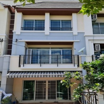 ให้เช่าทาวน์โฮม 3 ชั้น หมู่บ้านกลางเมือง ศรีนครินทร์ 24 (อ่อนนุช–พัฒนาการ) รีโนเวทใหม่ พร้อมเข้าอยู่