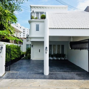 บ้านเดี่ยวเอกมัย รีโนเวทใหม่ทั้งหลัง หิ้วกระเป๋าใบเดียวเข้าอยู่ได้เลย เฟอร์ฯ ครบทั้งบ้าน