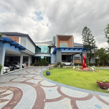 ขายบ้านเดี่ยว นวลจันทร์ พร้อมเฟอร์ ตกแต่งหรู พร้อมเข้าอยู่อาศัย ในพื้นที่ดิน 2 ไร่