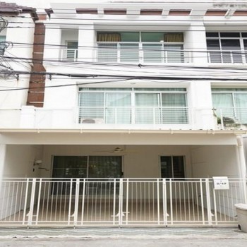 ขายทาวน์โฮม โครงการ บ้านกลางเมือง สุขุมวิท 113 รีโนเวทใหม่ทั้งหลัง