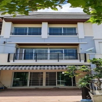 ให้เช่าทาวน์โฮม 3 ชั้น ย่านศรีนครินทร์ สวนหลวง หมู่บ้านกลางเมือง ศรีนครินทร์ 24 (อ่อนนุช–พัฒนาการ)
