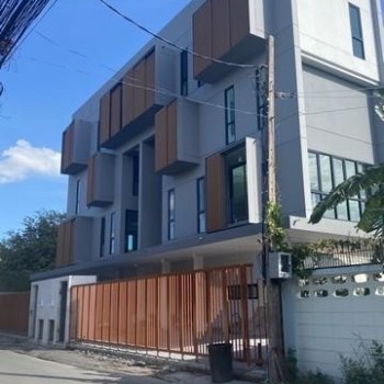 HR 10379 ให้เช่าโฮมออฟฟิศ3.5ชั้น ย่านรัชดา ลาดพร้าว ลาดพร้าววังหิน โชคชัย4 ใกล้MRTลาดพร้าว