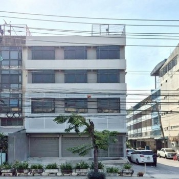 อาคาร 4 ชั้น 3 คูหา พื้นที่ใช้สอยภายใน รวม 800 ตร.ม.ติดริมถนนเอกชัย
