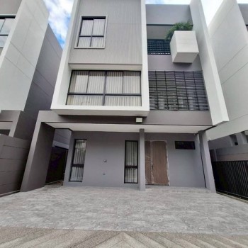 P752 ให้เช่าบ้านเดี่ยว 3 ชั้น สไตล์โมเดิร์น โครงการ ฟีล ลาดพร้าว 101  Feel Lat Phrao 101 ใกล้รถไฟฟ้า
