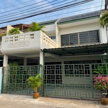 ทาวน์โฮม 2 ชั้น  2ห้องนอน 2 ห้องน้ำ 1 ห้องนั่งเล่นขนาดใหญ่ ซอยสาธุประดิษฐ์ 15 พระราม 3
