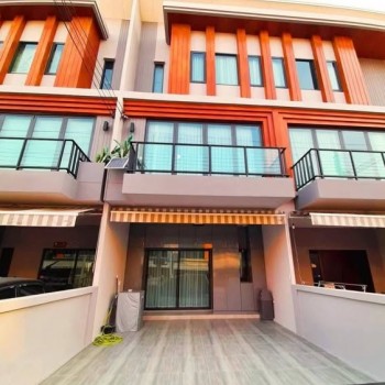 ขายทาวน์โฮม 3 ชั้น 4 ห้องนอน ไอเจ้นท์ พัฒนาการ Eigen Pattanakarn ซอยพัฒนาการ 99 (เข้าซอย 100 เมตร) ใ