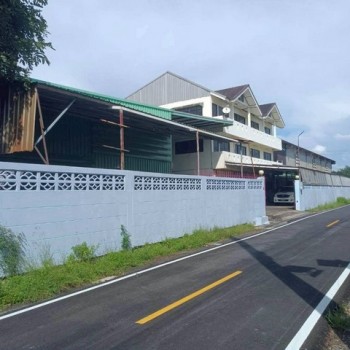 ขายโรงงานพร้อมเครื่องจักร และอาคารพาณิชย์ 3 ชั้น บนเนื้อที่ 2 ไร่ ย่านลำลูกกา คลอง 10 ขอ รง. ได้