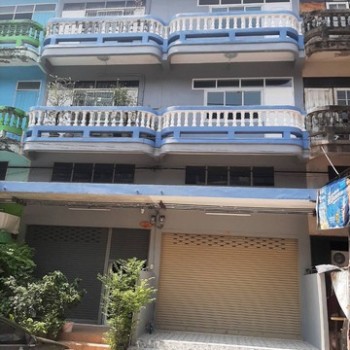 ขายอาคารพาณิชย์ 3 ชั้นครึ่ง  รีโนเวทใหม่ พร้อมอยู่ ซอยบรมราชชนนี 72/1