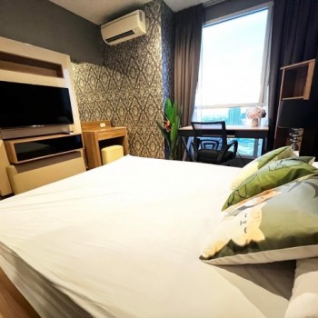 Rhythm Sathorn spacious beautiful views 32nd floor BTS Saphan Taksin