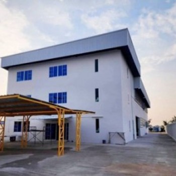 ขายและให้เช่าโรงงานโกดังสำนักงานศรีราชา บนเนื้อที่  2 ไร่ อาคารสำนักงาน  3 ชั้น  โกดังพื้นที่  1,614