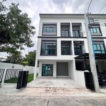 ขายทาวน์โฮม 3 ชั้น หลังมุม 4 ห้องนอน หมู่บ้านลุมพินี ทาวน์เพลส สุขุมวิท–ศรีนครินทร์ สุขุมวิท 113 ใกล