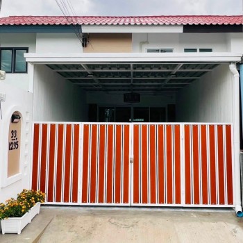 ขายบ้านทาวน์เฮ้าส์ 2 ชั้น รีโนเวทสไตล์โมเดิร์น การเคหะเนินพลับหวาน