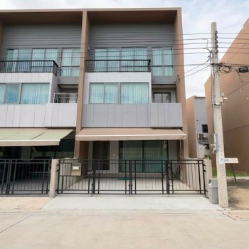 ให้เช่าทาวน์โฮม 3 ชั้นหลังริม 3 ห้องนอน บ้านกลางเมือง พระราม 9 - กรุงเทพกรีฑา มีร้านสะดวกซื้อหน้าปาก