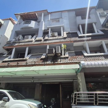 ขายอาคารพาณิชย์ 4 ชั้น 2 คูหาทะลุถึงกัน ทำเลใจกลางเมืองภูเก็ต บนถนนมนตรี ใกล้ Phuket Old Town