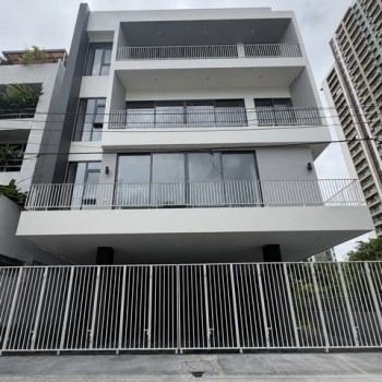 ขายโฮมออฟฟิศใหม่ 5 ชั้นรวมดาดฟ้า พร้อมลิฟท์ สไตล์ Modern Luxury ใจกลางพระราม 9 หลัง Central พระราม9 