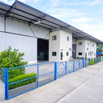 รถสิบล้อเข้าออกได้สะดวก สถานีจ่ายน้ำคลองสี่ คลองสี่ตะวันออก  ให้เช่าโกดังแ ติดถนน Motorway มี 3 ออฟฟ