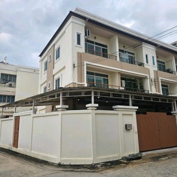 ขาย 5,900,000ทาวน์โฮมหลังมุม 3ชั้นพื้นที่ 42 ตร.ว. หมู่บ้านมธุลดา สุขุมวิท76